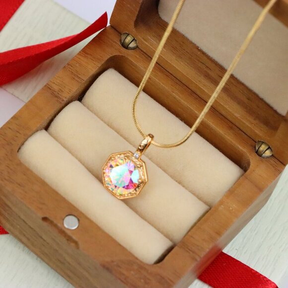 "Gold-Plated Iridescent Pendant – Radiant Glow, XPPT1392 - Picture 2 of 12